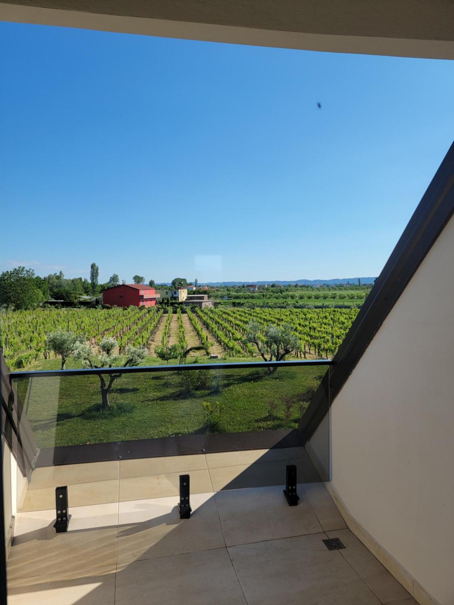 Lahuta E Vjeter Agroturizem Hotel Lac Exterior photo