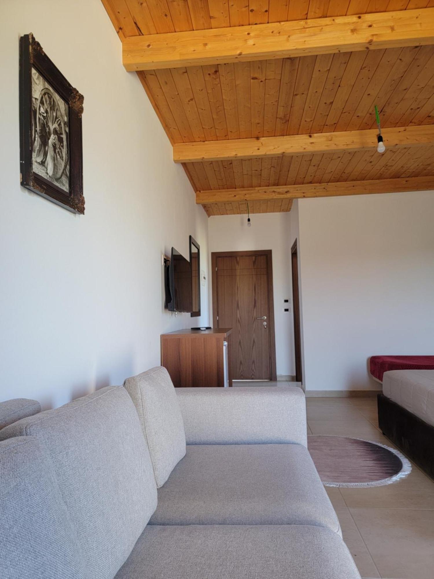 Lahuta E Vjeter Agroturizem Hotel Lac Exterior photo