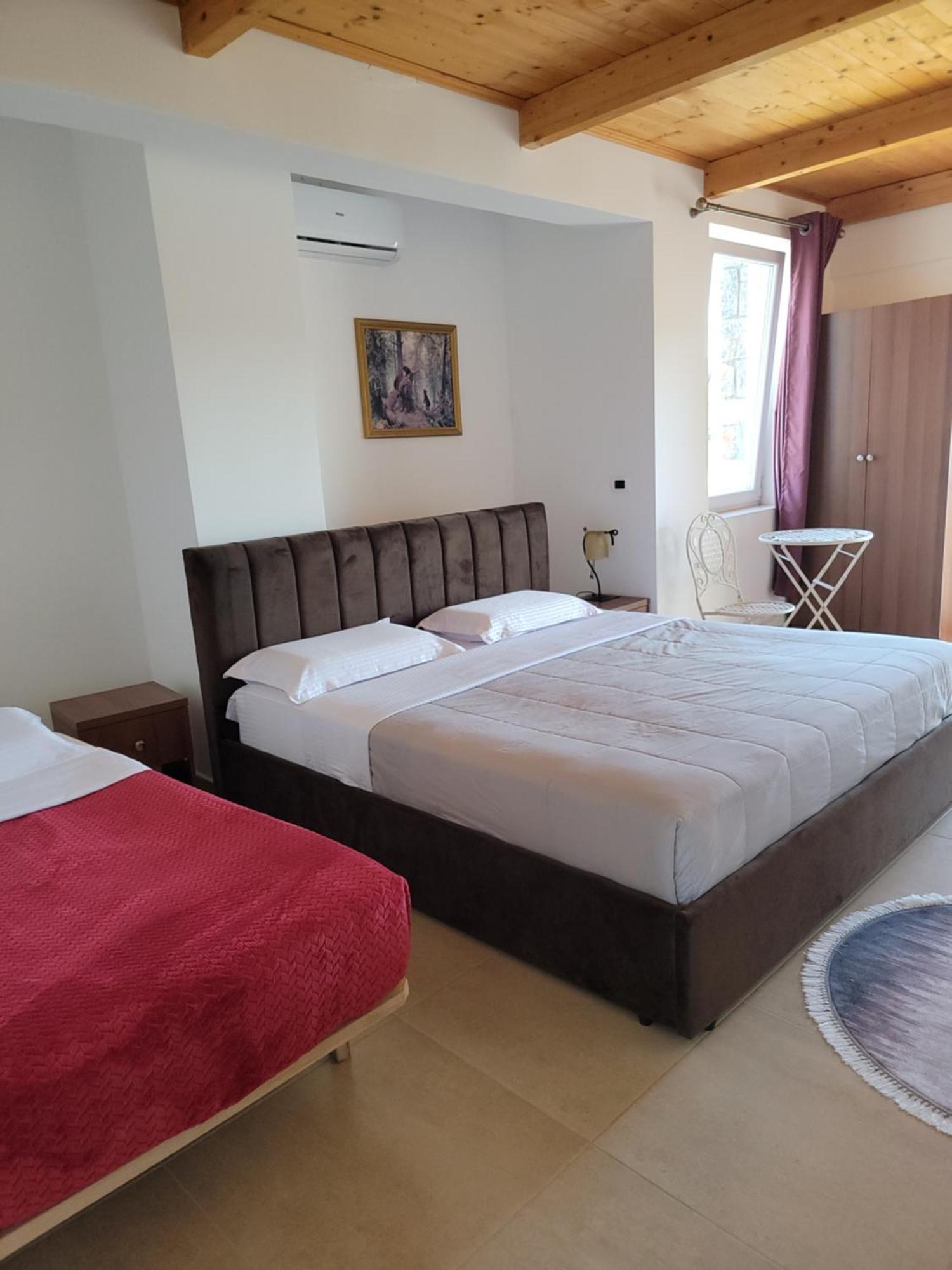 Lahuta E Vjeter Agroturizem Hotel Lac Exterior photo