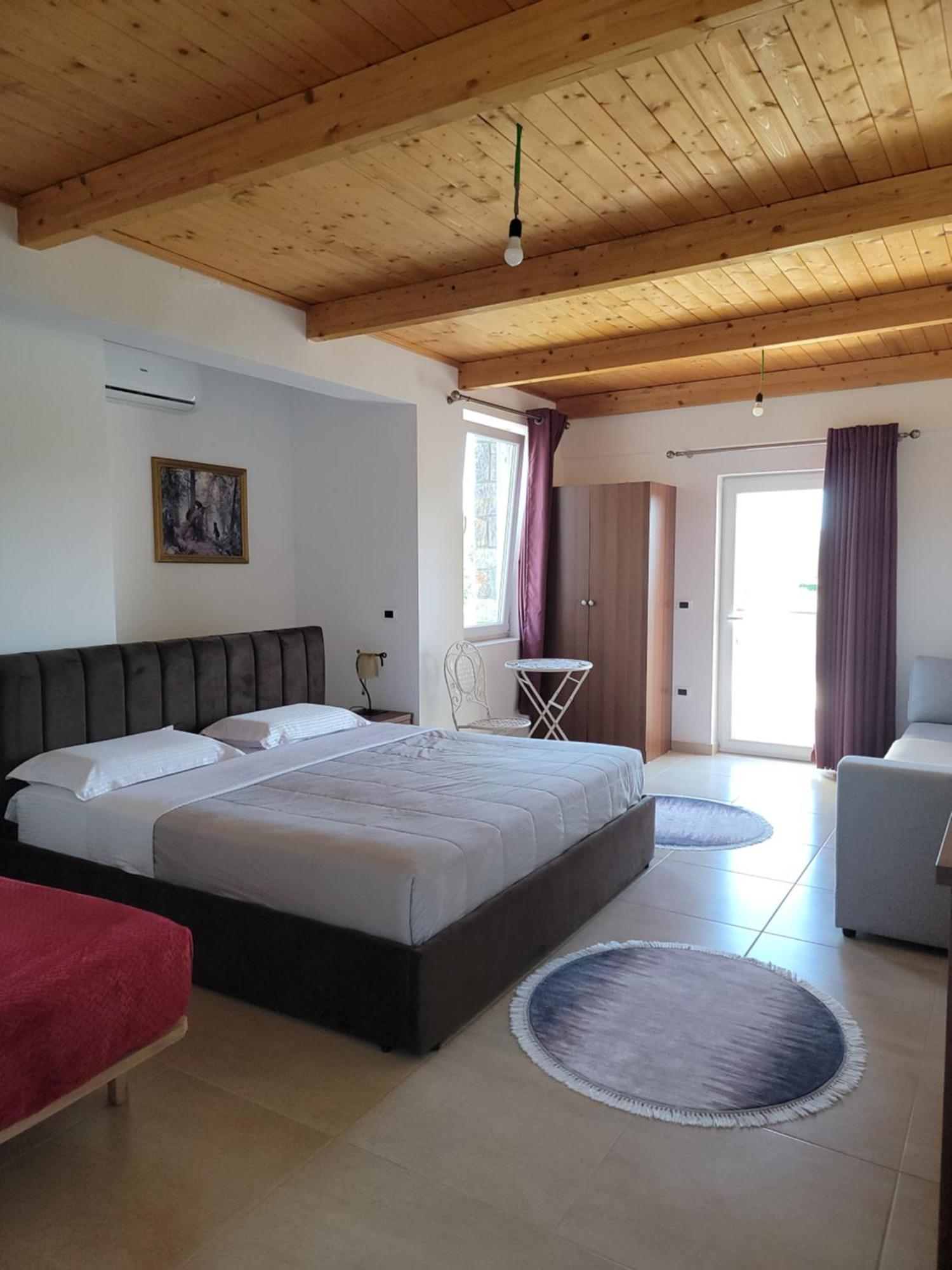 Lahuta E Vjeter Agroturizem Hotel Lac Exterior photo
