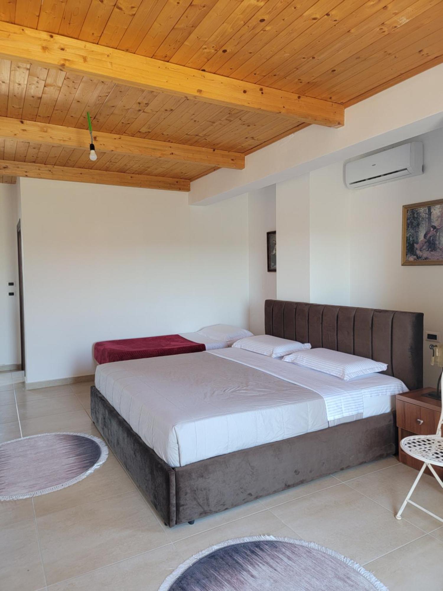 Lahuta E Vjeter Agroturizem Hotel Lac Exterior photo