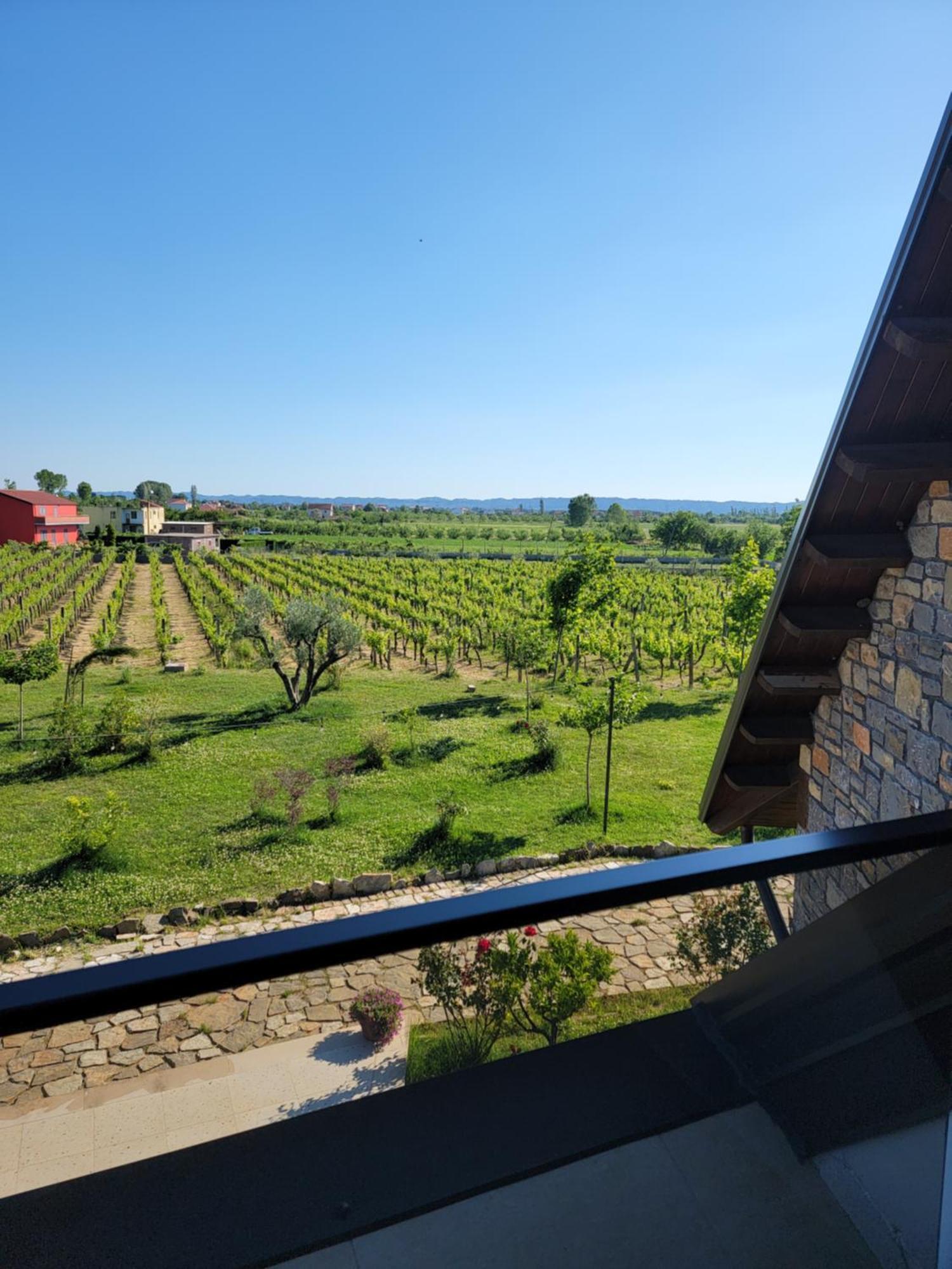 Lahuta E Vjeter Agroturizem Hotel Lac Exterior photo