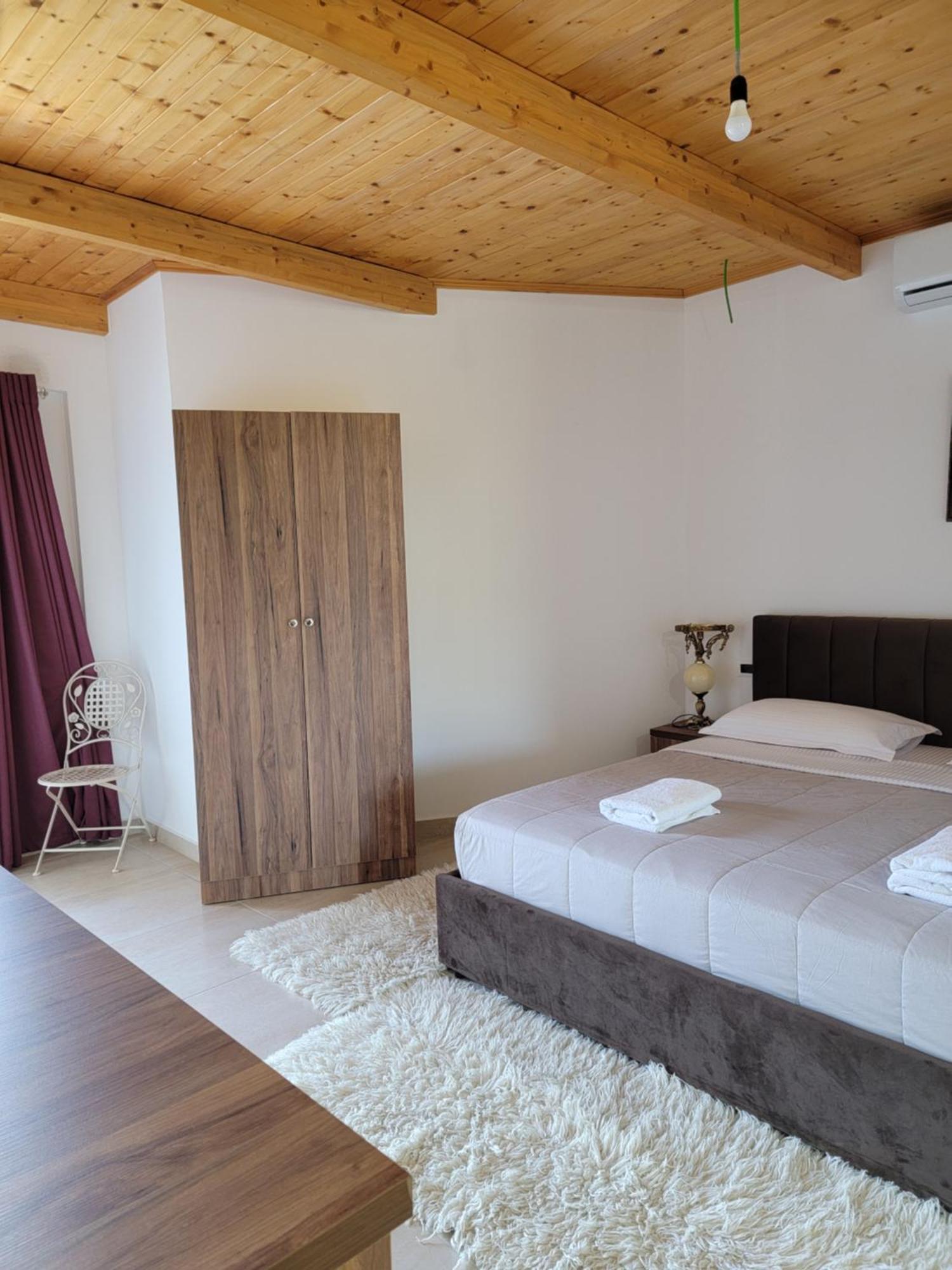 Lahuta E Vjeter Agroturizem Hotel Lac Exterior photo