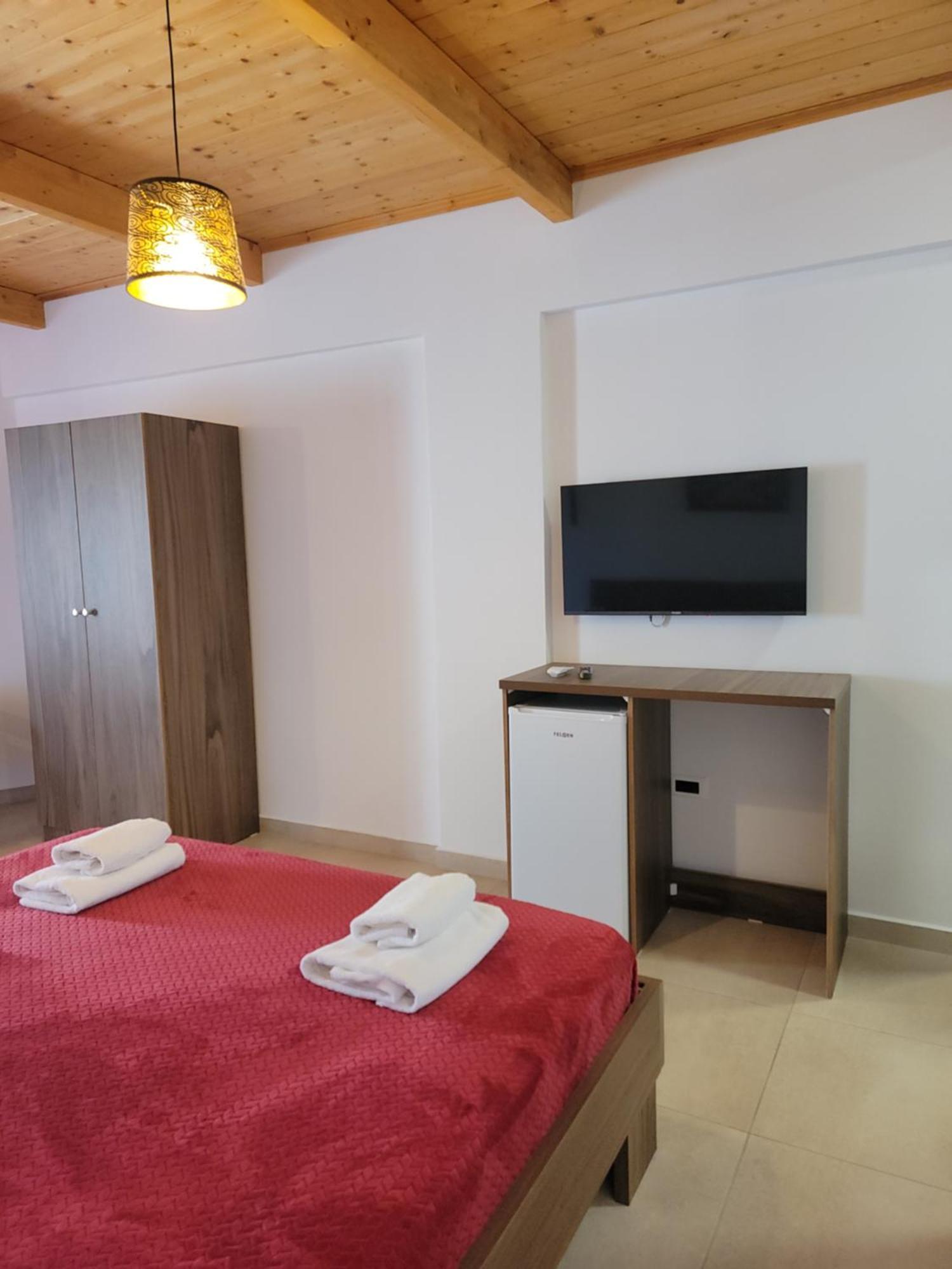 Lahuta E Vjeter Agroturizem Hotel Lac Exterior photo