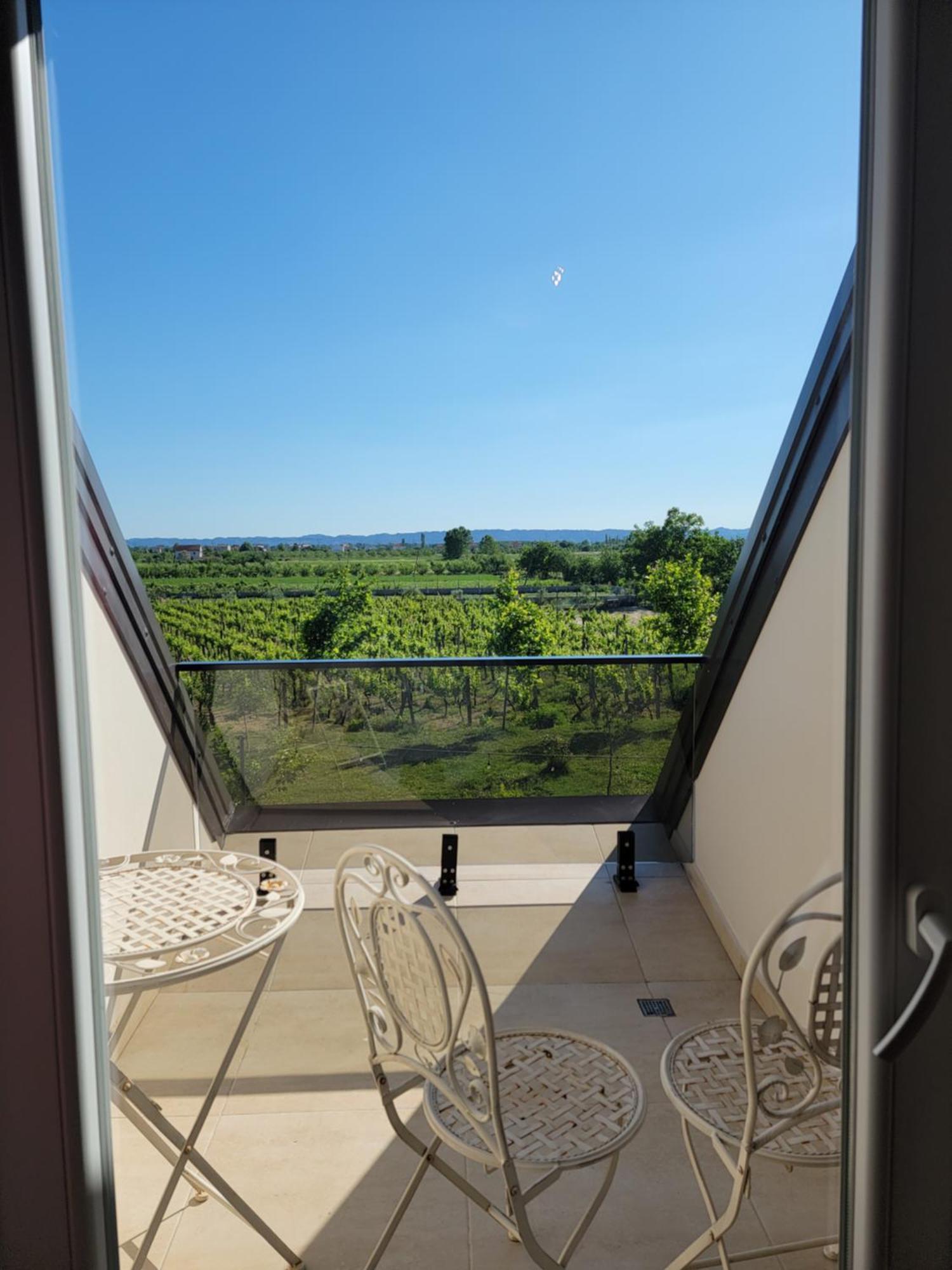 Lahuta E Vjeter Agroturizem Hotel Lac Exterior photo