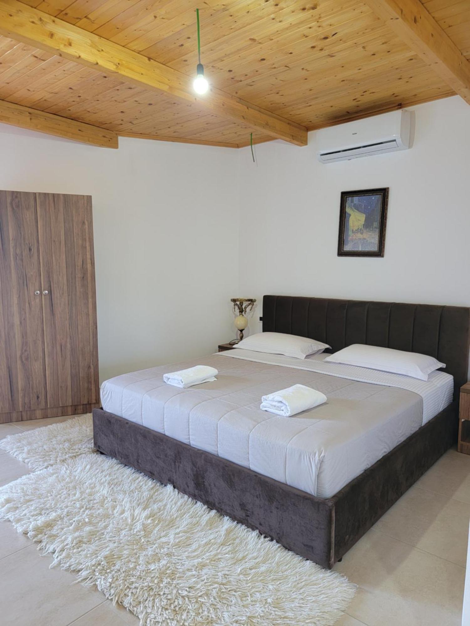 Lahuta E Vjeter Agroturizem Hotel Lac Exterior photo
