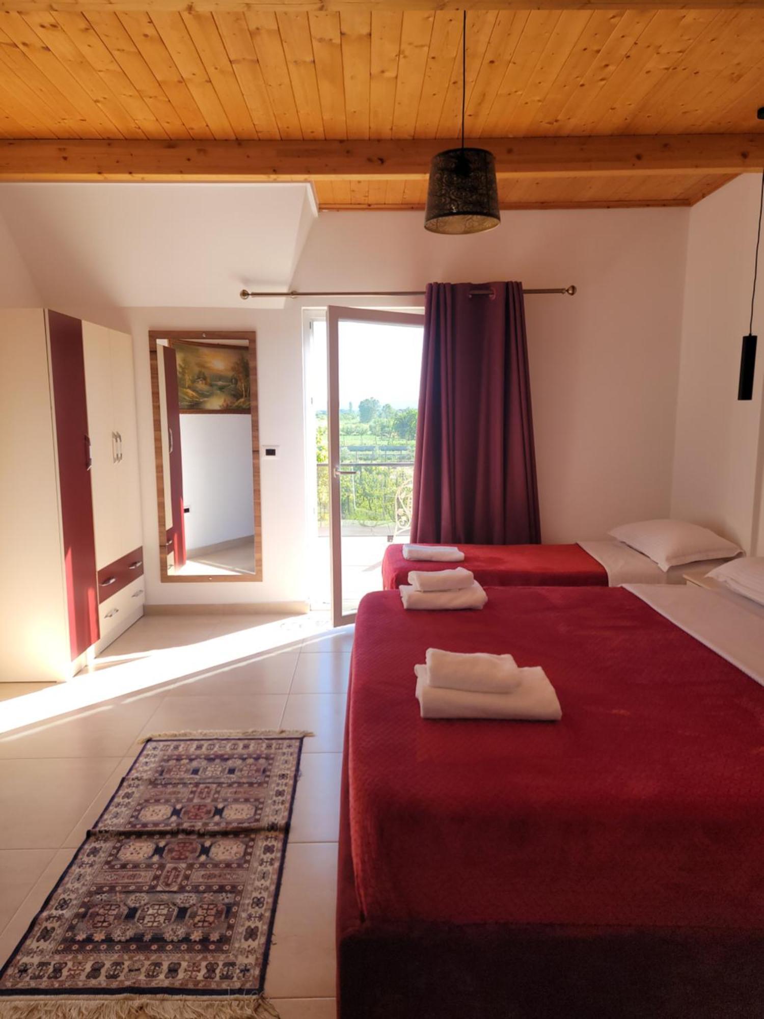 Lahuta E Vjeter Agroturizem Hotel Lac Exterior photo