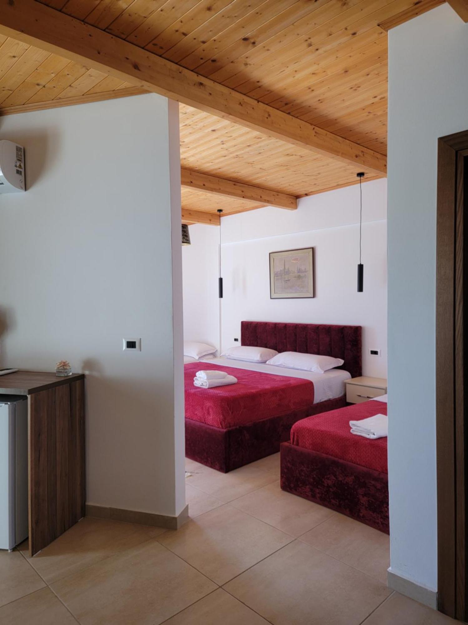 Lahuta E Vjeter Agroturizem Hotel Lac Exterior photo