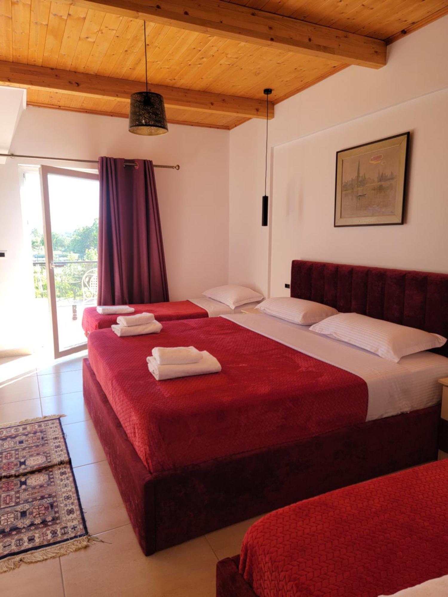 Lahuta E Vjeter Agroturizem Hotel Lac Exterior photo