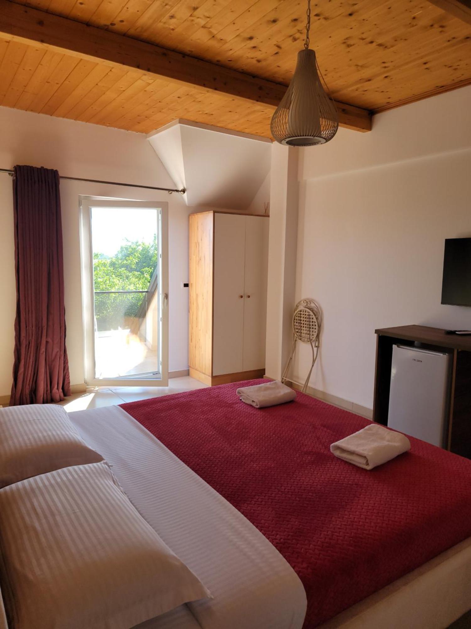 Lahuta E Vjeter Agroturizem Hotel Lac Exterior photo